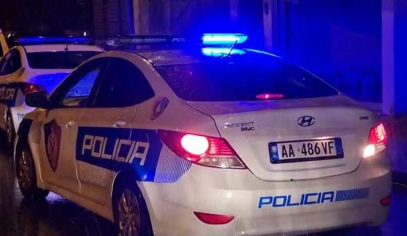 Kuçovë/ 45-vjeçari i merr armën e shërbimit policit dhe e plagos