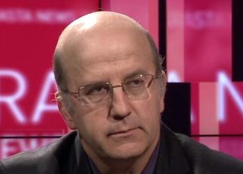 I dënuar për vjedhje fondesh, Kastriot Çipi shpall ‘Kushtetutën e Revolucionit’, Përparim Gjeka nis zgjedhjen e anëtarëve të Kuvendit Kombëtar me telefon