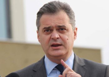 Reagon sërish Blushi për protestat: Mendoni se ndryshoni vendin me gijotina në Facebook! Ja pse e lashë politikën