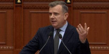 Alarm në PS, Balla revoltohet me “Reuters”: Pse e transmetoni Live protestën, aty as 2 mijë vetë nuk janë