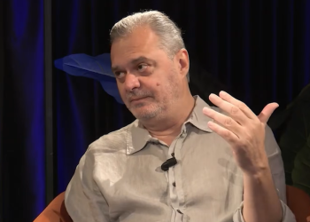 “Çfarë gafe”, Ben Blushi: Albini kishte qeverinë dhe kërkoi Presidentin, tani i humbi të dyja