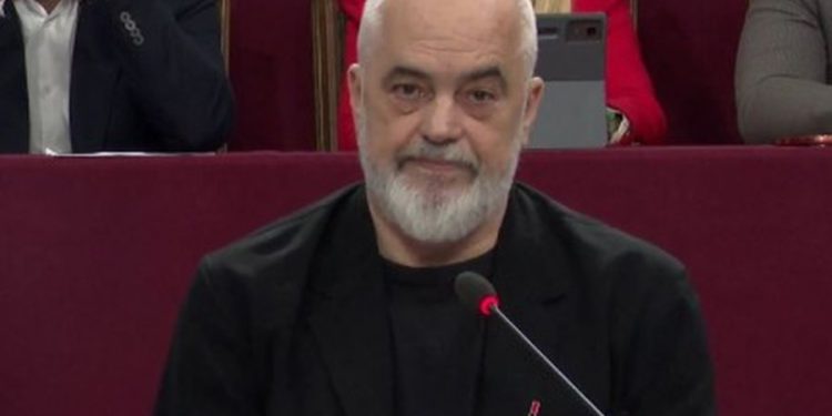 “Anulo projektin”/ Rama u përgjigjet protestuesve: Nuk ka akoma një të tillë, po manipuloni turmën