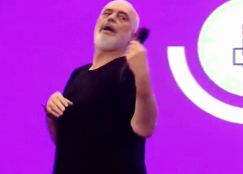 Video/ Rama bën “palaçon” në Elbasan, imiton influencerat