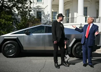Si qeveria amerikane e Donald Trump e bëri Elon Musk trilionerin e parë në botë?