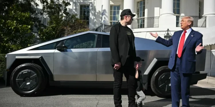 Si qeveria amerikane e Donald Trump e bëri Elon Musk trilionerin e parë në botë?
