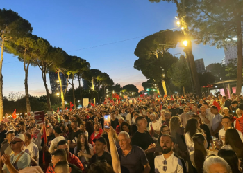 Misteri i liderit protestës: kush mund të jetë prapa saj?