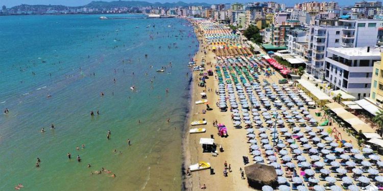 Tjetër tragjedi në bregdet, mbytet një fëmijë 11 vjeç në Durrës