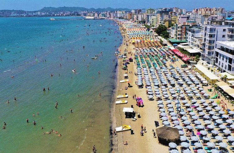 Tjetër tragjedi në bregdet, mbytet një fëmijë 11 vjeç në Durrës