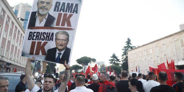 Raporti ‘konfidencial’: Protestat të shkaktuara nga ‘pakënaqësi legjitime’