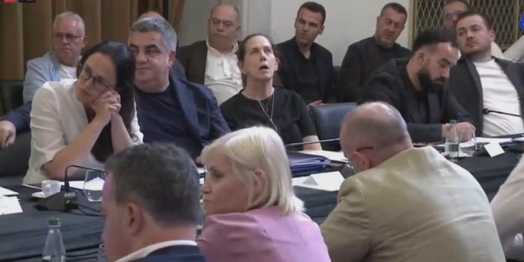 Alarm nga protesta/ Ministrat mbledhin patronazhistët për “luftën e algoritmit”, Gonxhja rekord me 5 orë takim