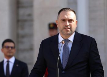 Ministri i Mbrojtjes me 7 paga shteti/ Nufi bën miliona nga bordet, 30 mijë euro vetëm nga “Durrës Marina” dhe “Kayo”