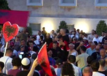 Protesta, sulmohen partitë e vogla: Mos ta përdorin për fushata dhe qëllime personale