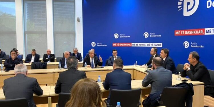 Heqja e non gratës së Berishës, zbardhen mesazhet në WhatsApp të grupit të PD (FOTO)