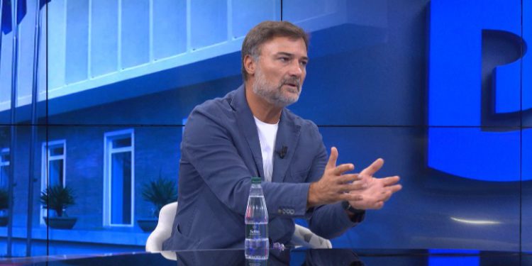 “Rama do ta mendojë mirë reduktimin e bashkive”, Alibeaj: Ka dy mundësi, përplasje si në 97-ën, ose me kuti votimi