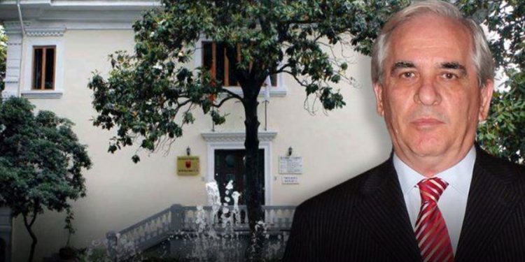 100 studiues ngrenë alarmin: Skënder Gjinushi nuk pyet për ligje e VKM, ka marrë peng Akademinë e Shkencave