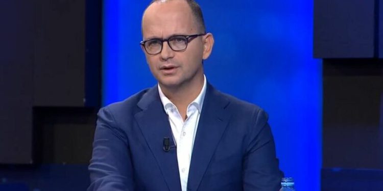 Bushati ndjek recetën e Mamicës, Heroizëm nga Facebook-u, jo në terren