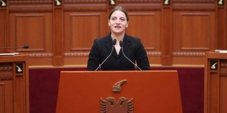 “E kam edhe personale”, Koçeku mesazh të fortë për Ramën në “Financial Times”: Nuk luftojmë për t’u larguar!