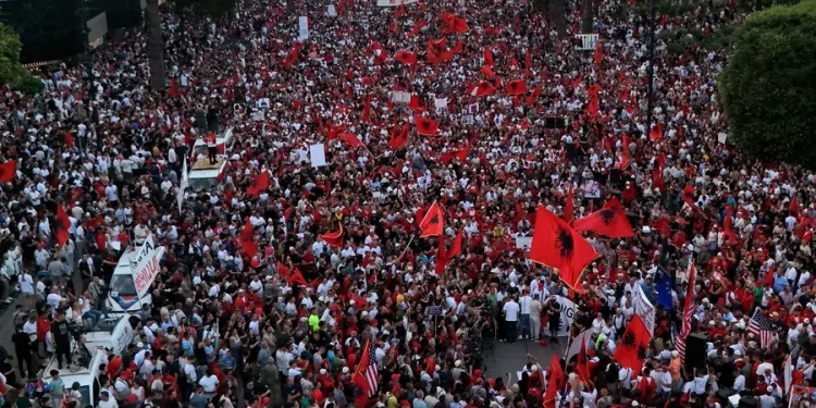 A mund ta ndryshojnë protestat ekuilibrin politik në Shqipëri?