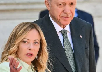 Erdogan, ‘jeleku i shpëtimit’ i Melonit në samitin e NATO-s