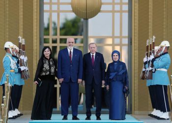 Dhurata e madhe që Rama i çoi Erdoganit në valixhe: a u tërhoqën “taboret” e tij nga protesta?
