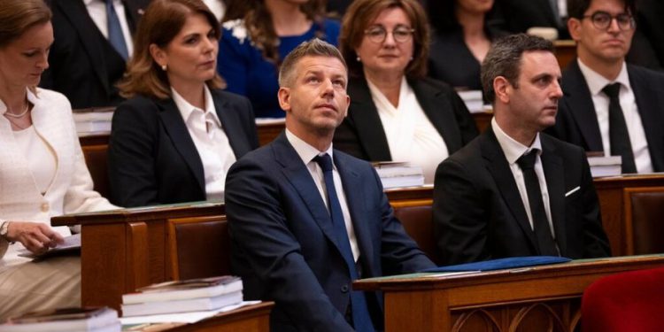 Hungaria mbyll epokën Orbán: Magyar shkarkon presidentin dhe nis çmontimin e sistemit të vjetër