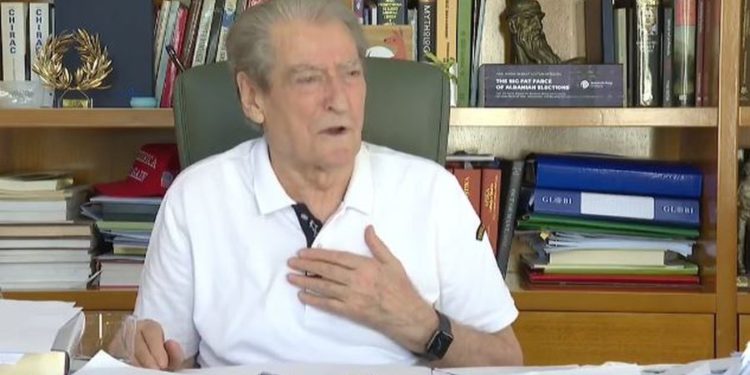 “Më morën në telefon”, Berisha tregon si u njoftua për heqjen e “non gratës” dhe kur do të udhëtojë në SHBA