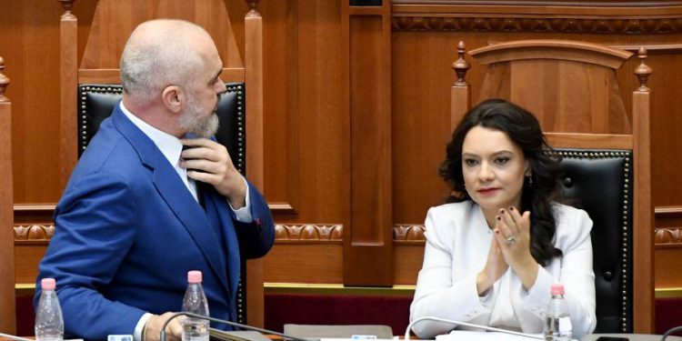 Platforma e Spiropalit, Kulla: Brenda PS-së “vlon”, por askush nuk ka guxim të përballet me Ramën