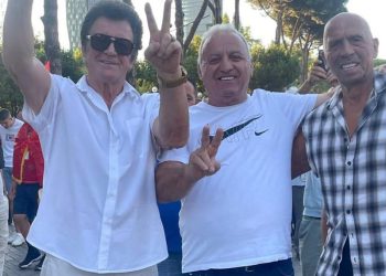 FOTO-LAJM/ Berisha thotë “nuk është e jona”, por njerëzit e PD zbarkojnë në protestë