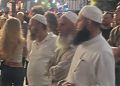 FOTOLAJM/ Hoxhallarët në shesh për të “bekuar” protestën