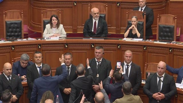 Raporti për Reformën Territoriale/ Miratohet me 84 vota, prezent edhe Rama!