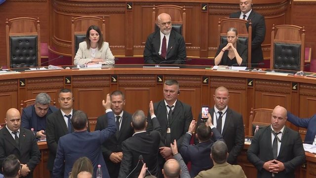 Raporti për Reformën Territoriale/ Miratohet me 84 vota, prezent edhe Rama!