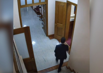 Agron Shehaj iku me vrap me marrëveshjen e konfidencialitetit në dorë, Balla: Duhet të arrestohet, hajduti i të dhënave ka nisur të vjedhë dokumentet e Kuvendit