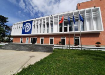 Opozitë e shitur/ Familjarët e deputetëve të PD miliona euro tendera dhe poste në pushtetin e Edi Ramës (emrat)
