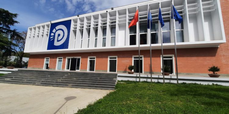 Opozitë e shitur/ Familjarët e deputetëve të PD miliona euro tendera dhe poste në pushtetin e Edi Ramës (emrat)