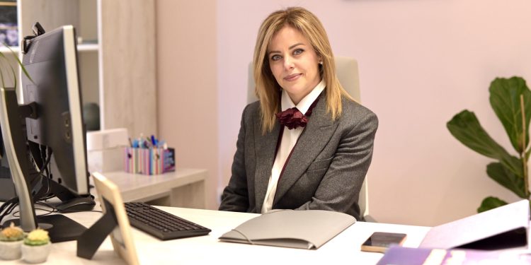 Aulona Bylykbashi 11 pasuri të paluajtshme me burim pagat, firmosi dhjetëra milionë euro tendera për njerëzit e krimit kur ishte nënkryetare e Bashkisë Elbasan