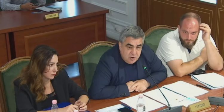 Gonxhja ofendon protestuesit: Tufë budallenjsh! Fatura 4.3 mln euro e koncertit u takon atyre