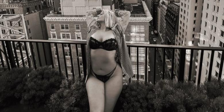 Bebe Rexha feston 37-vjetorin, ‘ndez’ rrjetin me pozat hot nga New York-u
