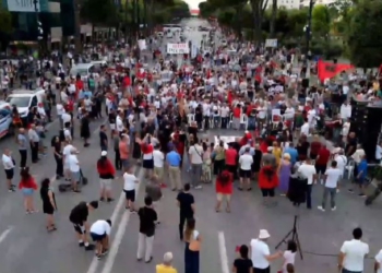Protesta përçahet! Alfred Cako dhe grupi i “intelektualëve” me plan të ri: Të bllokojmë rrugët!