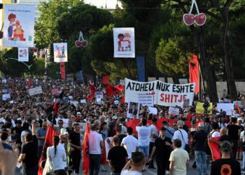 Ngushtica strategjike e Shqipërisë, drejt duarve të oligarkëve të huaj