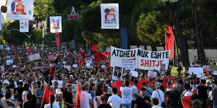 Ngushtica strategjike e Shqipërisë, drejt duarve të oligarkëve të huaj