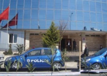 Kërcënuan punonjëset dhe grabitën një sasi bizhuterish, Policia zbardh detajet e ngjarjes në Paskuqan