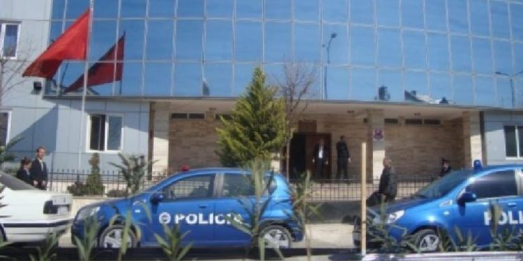 Kërcënuan punonjëset dhe grabitën një sasi bizhuterish, Policia zbardh detajet e ngjarjes në Paskuqan