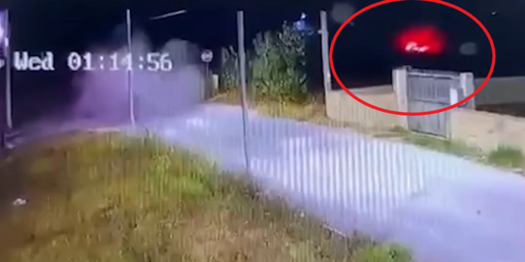 VIDEO/ Aksidenti tragjik në Durrës, momenti kur makina fluturon mbi bordurën! Vdes çifti i sapomartuar dhe 15-vjeçari