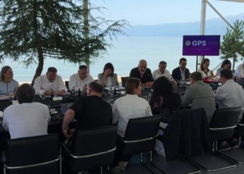 Edi Rama, drejtuesve politikë: Jemi në rrethim!