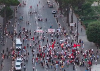 Bisedat / Revolucionarët diskutojnë mbi rolin e gazetarit Adriatik Doçi në sabotimin e protestës për rrëzimin e Ramës, si do formohet qeveria teknike në vjeshtë
