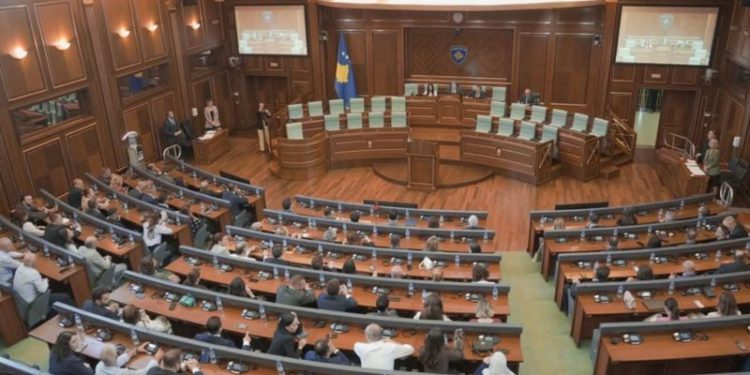 Pa marrëveshje dhe pa seancë, ngërçi politik në Kosovë hyn në fazë të re