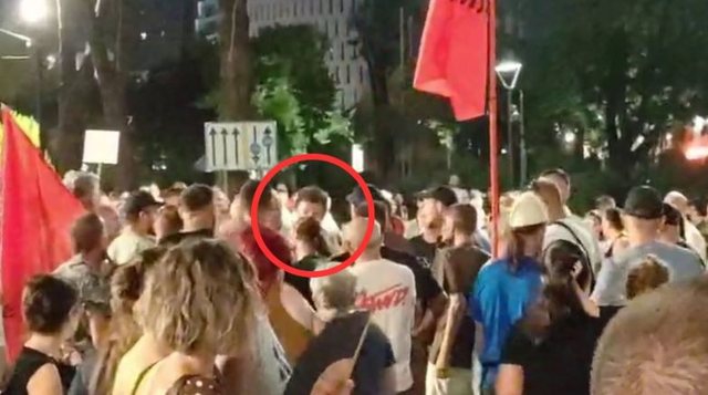 Video/ Plas grushti në protestë, Sali Lushaj përfshihet në një përplasje fizike me Dritan Goxhajn