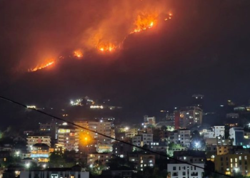 18 zjarre në 12 orë! Operacion masiv në Krujë, 3 helikopterë kundër flakëve