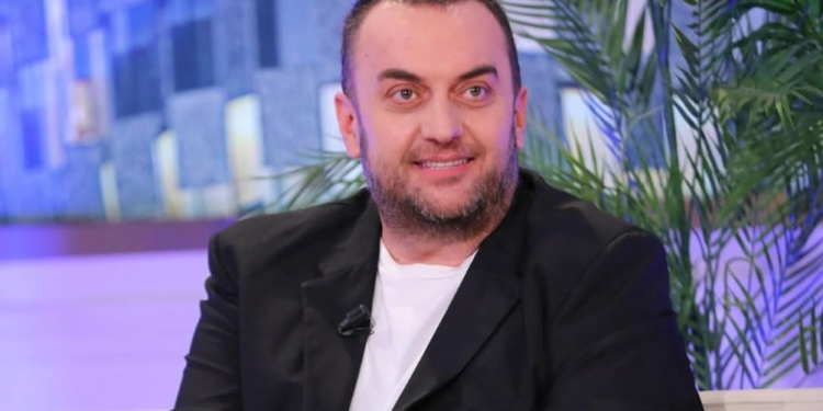 “Dy prej tyre tentuan vetëvrasjen”/ Olti Curri thirrje viktimave të videove erotike: Denoncojini, familjaret t’u qëndrojnë pranë