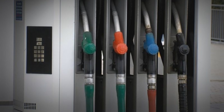 Pompa e shtrenjtë shqiptare, nafta deri 45% mbi rajonin, shkak taksat